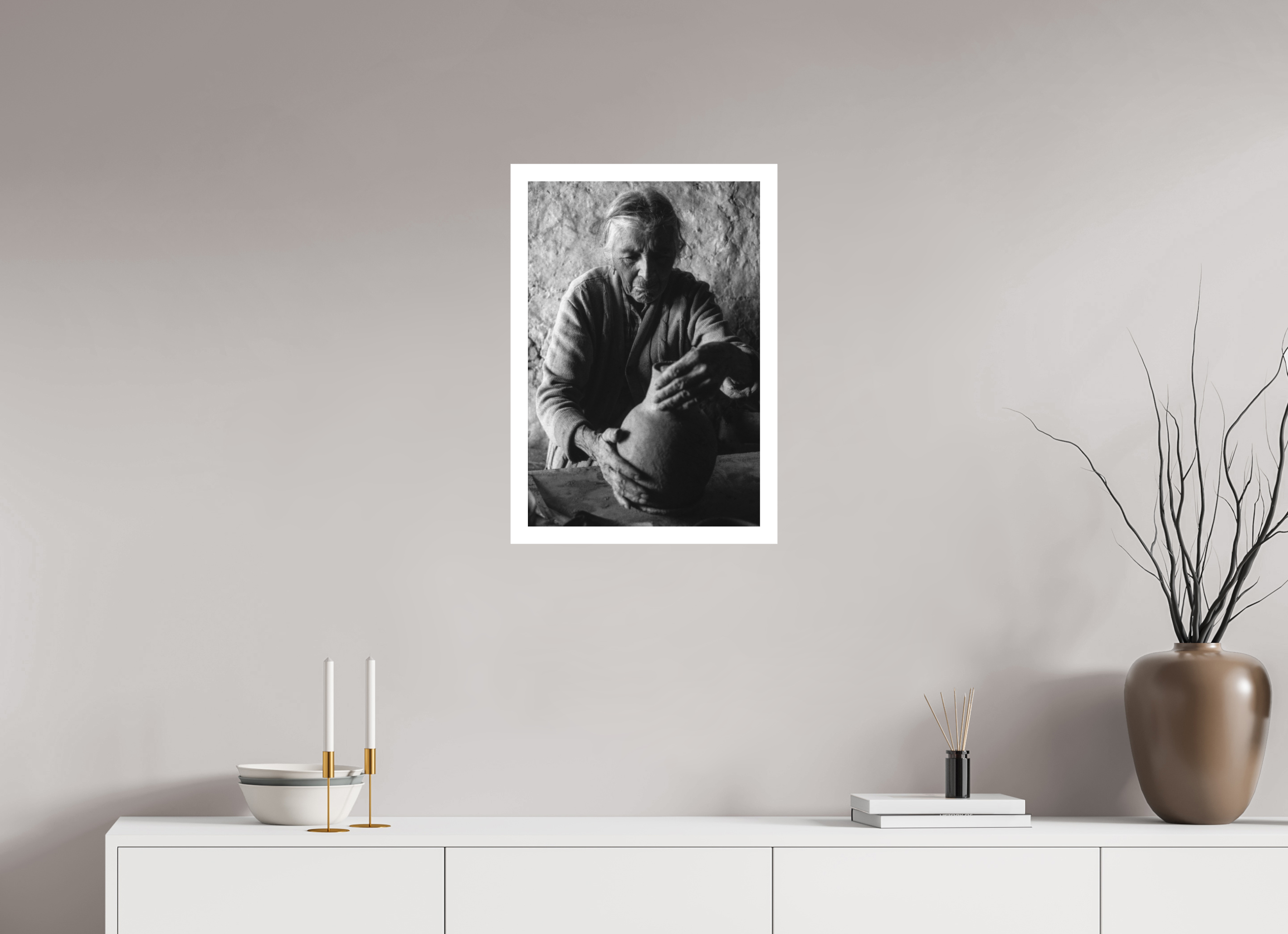 40 x 59.5 cm, Ilford B&W paper, matte 3 cm white border Potter hands