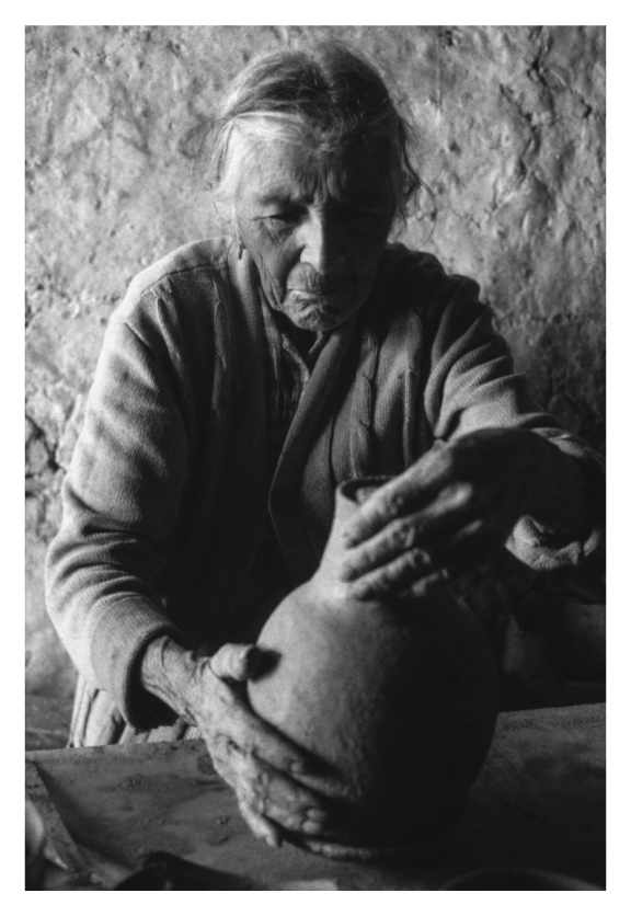 Main image Potter hands