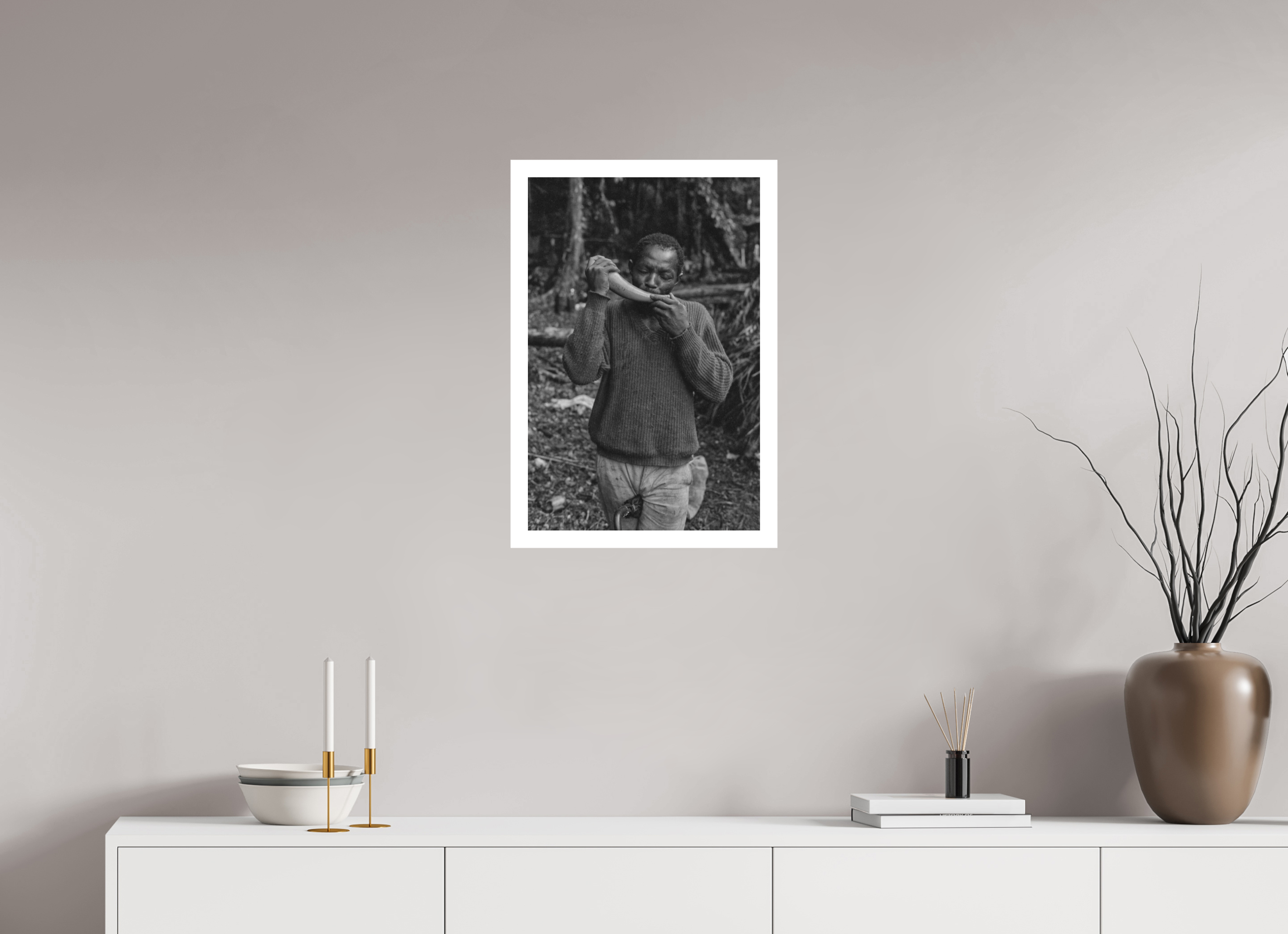 40 x 60.9 cm, Ilford B&W paper, matte, 3 cm white border Abeng - Signal of Resistance