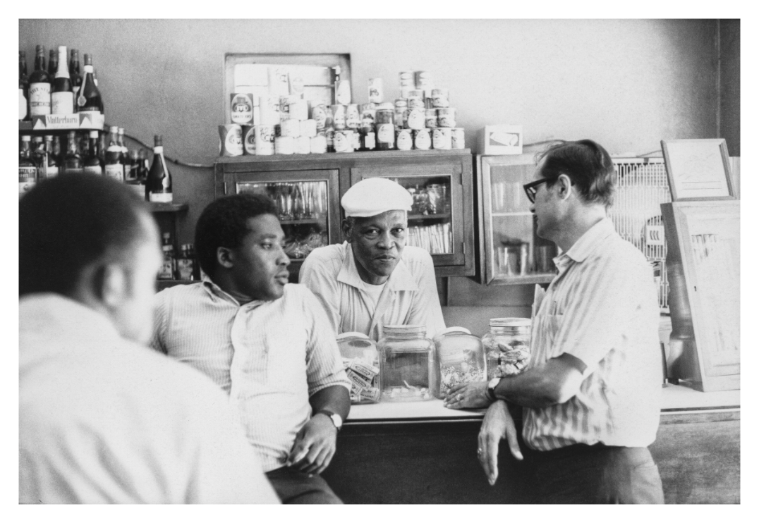 Main image Scene in a bar